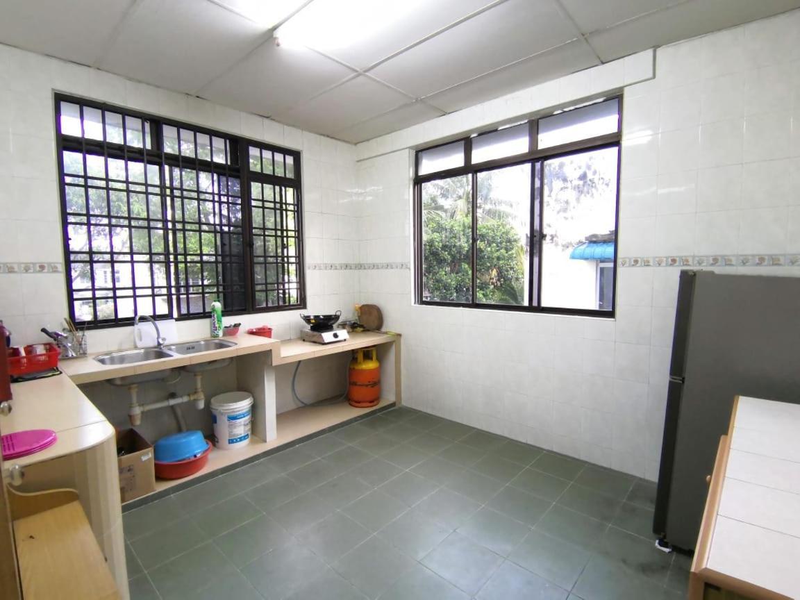 Cosy Homestay Ulu Tiram Exterior photo